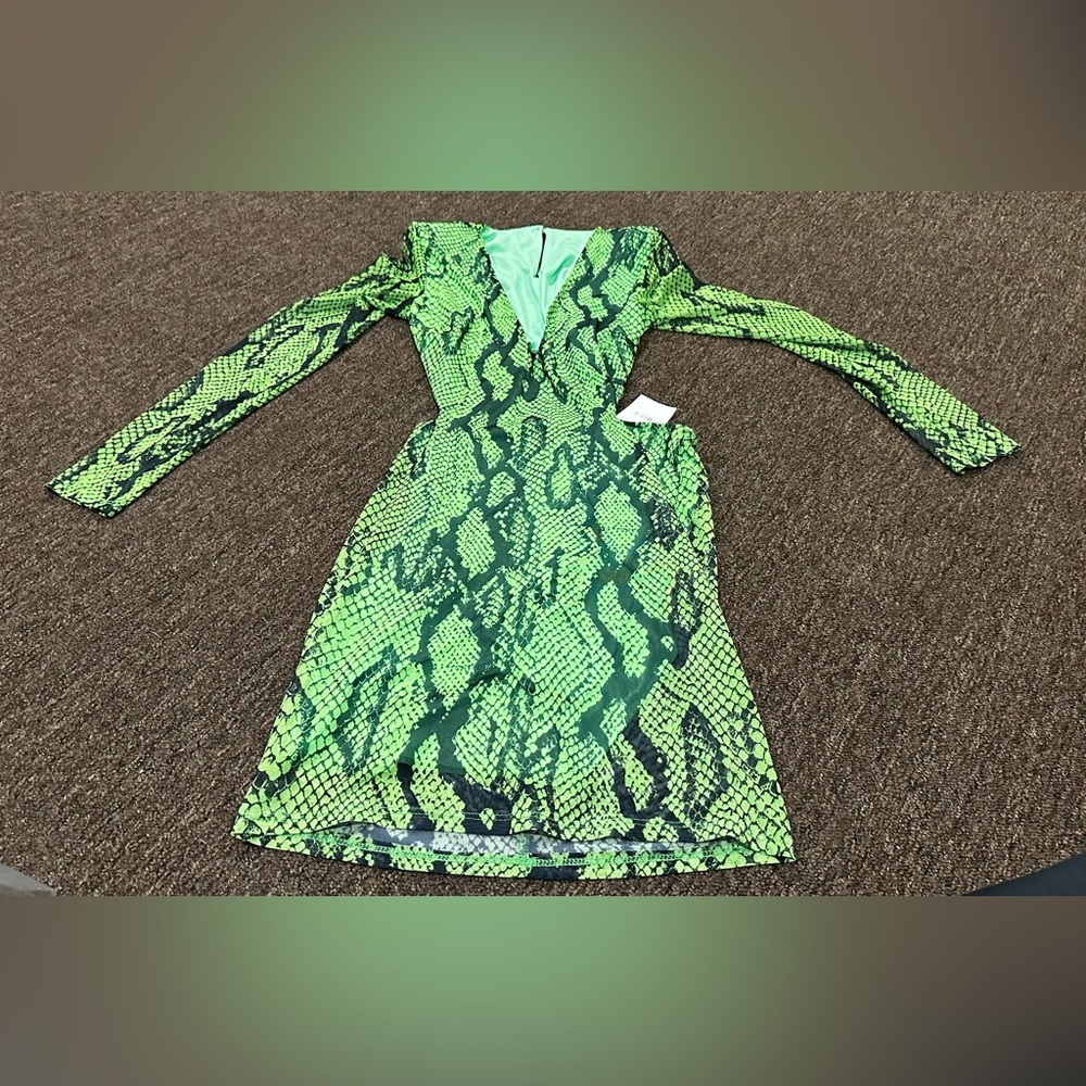 NWT L Retail $55 Bad Gal Society Dress Green snakeskin LS open back gorgeous